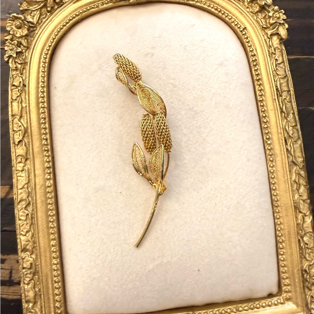 Vintage Gold Tone Filigree‎ Leaf Costume Jewelry Brooch Pin Unsigned 3” Cottage
